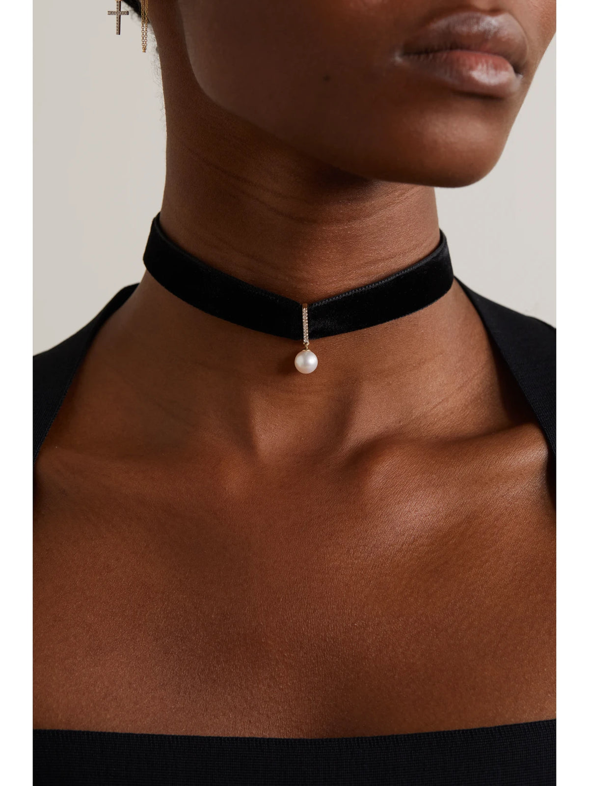 Image of Necklaces. Product name - Lady Velvet, 14-karat Gold, Pearl And Diamond Choker in Black colour by brand - Mateo