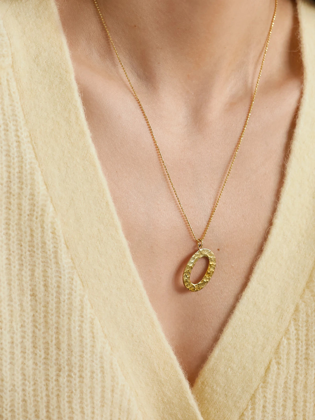 Image of Necklaces. Product name - Initial 18-karat Gold Necklace in O colour by brand - Jennifer Meyer