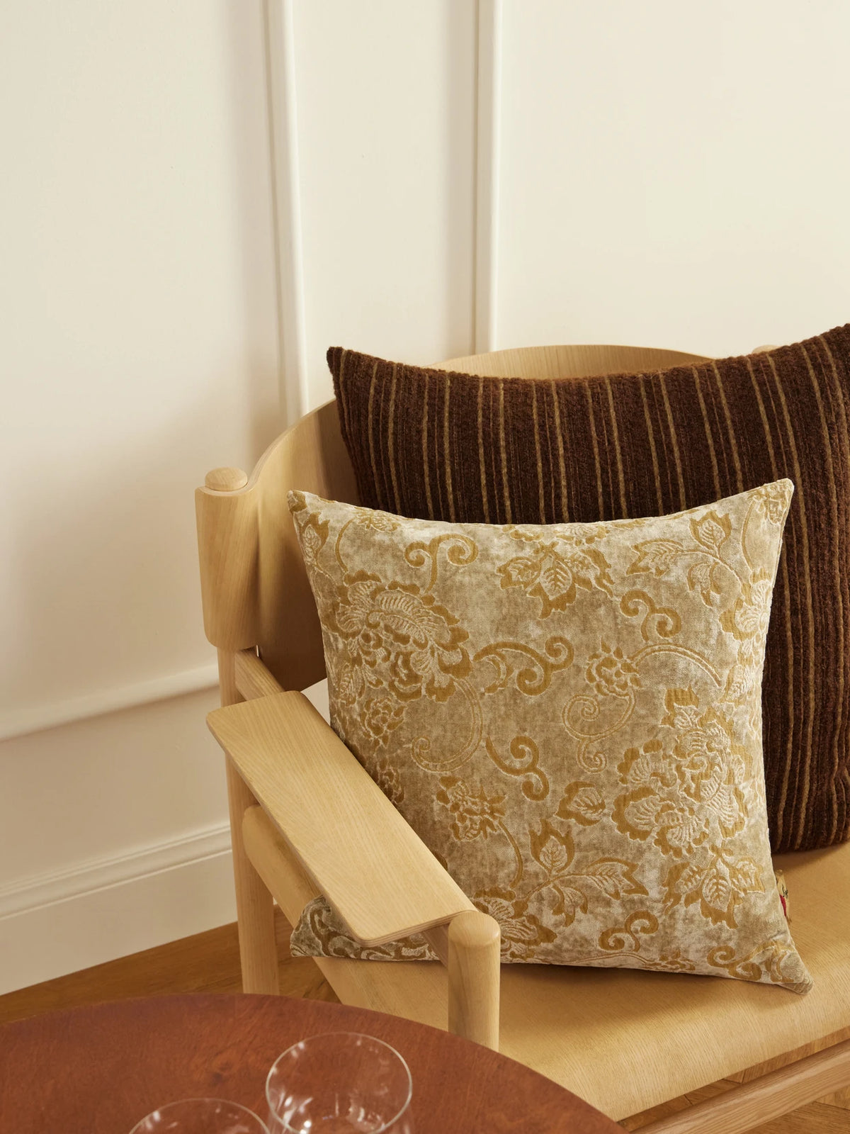 Image of Decor. Product name - Sponge Floral-jacquard Damask Cushion in Ivory colour by brand - The House of Lyria