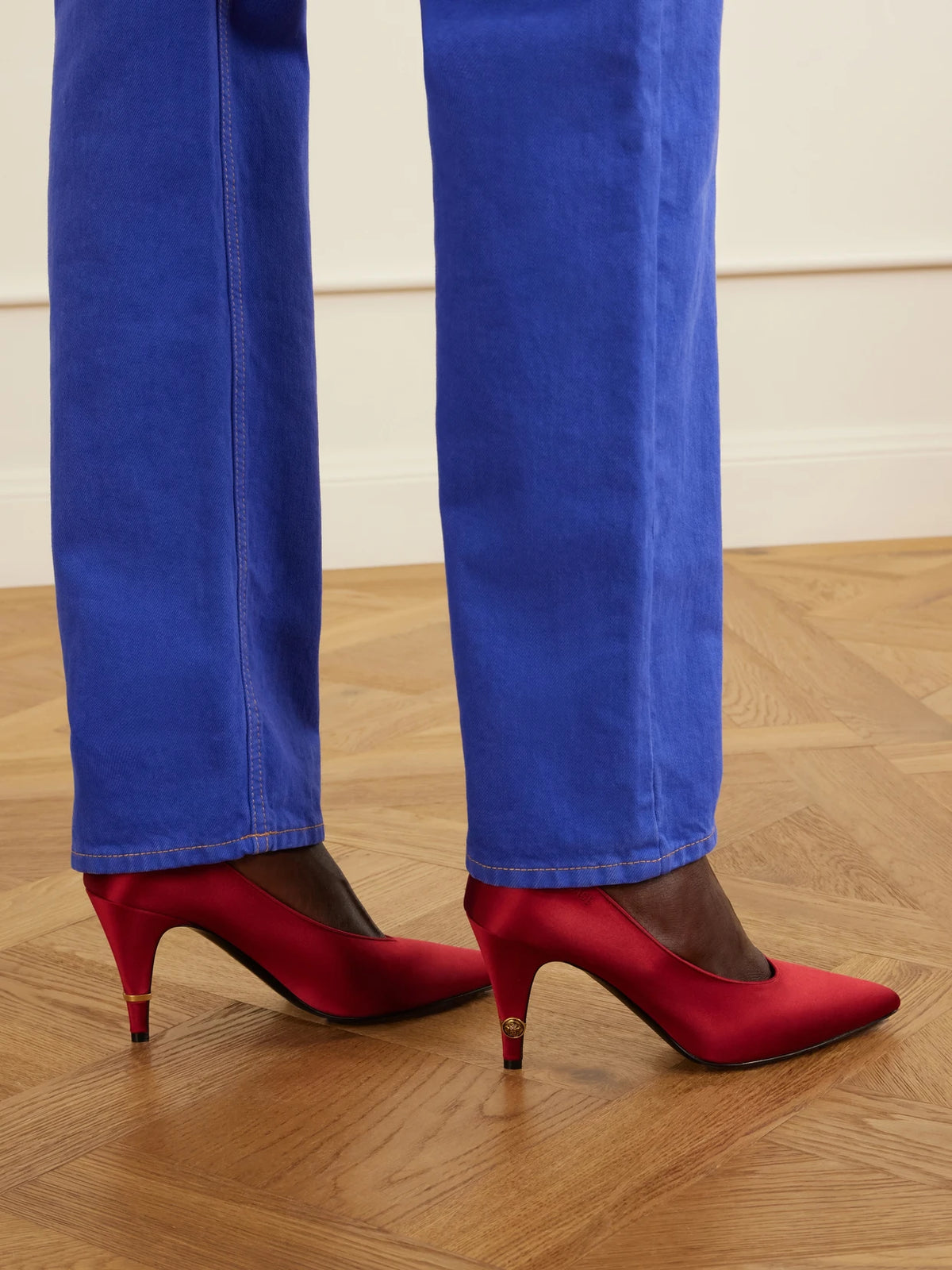 Gianni 90 Logo-detailed Satin Pumps