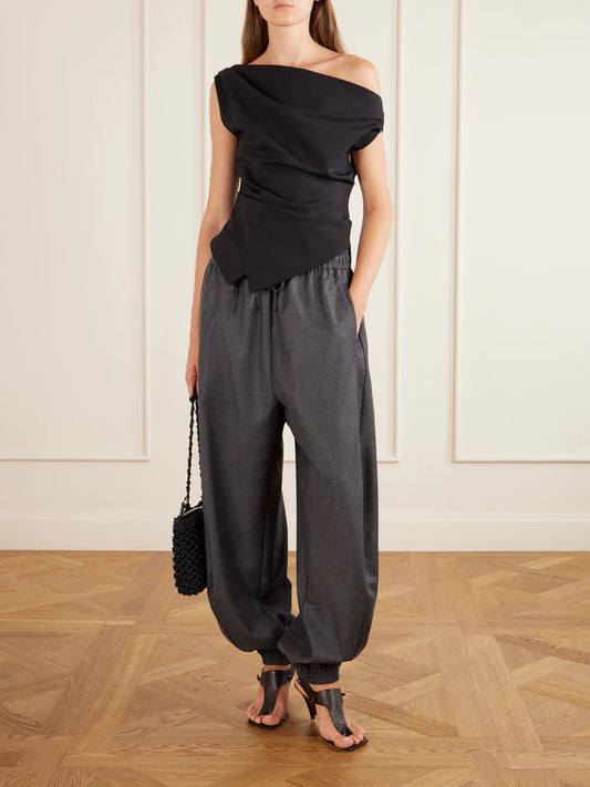 Image of a model wearing Pants. Product name - Virgin Wool Wide-leg Balloon Pants in Dark gray colour by brand - RÓHE