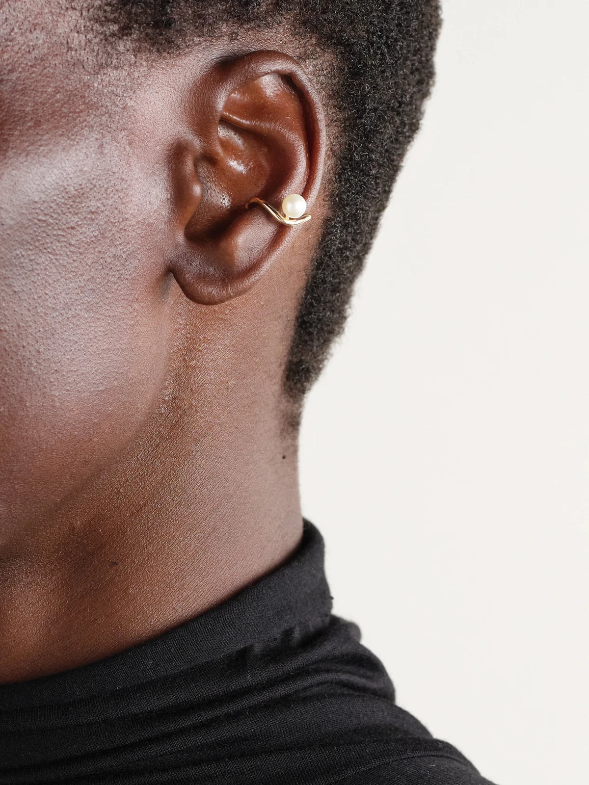 Image of Earrings. Product name - 14-karat Gold Pearl Ear Cuff in Multi colour by brand - Mizuki