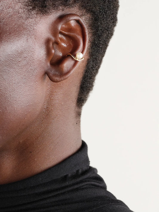 Image of Earrings. Product name - 14-karat Gold Pearl Ear Cuff in Multi colour by brand - Mizuki