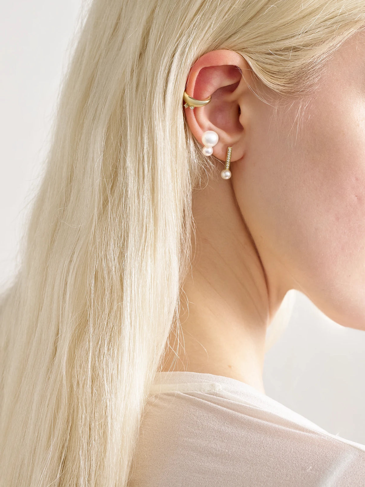 Image of Earrings. Product name - 14-karat Gold Diamond Single Ear Cuff in Multi colour by brand - Mizuki
