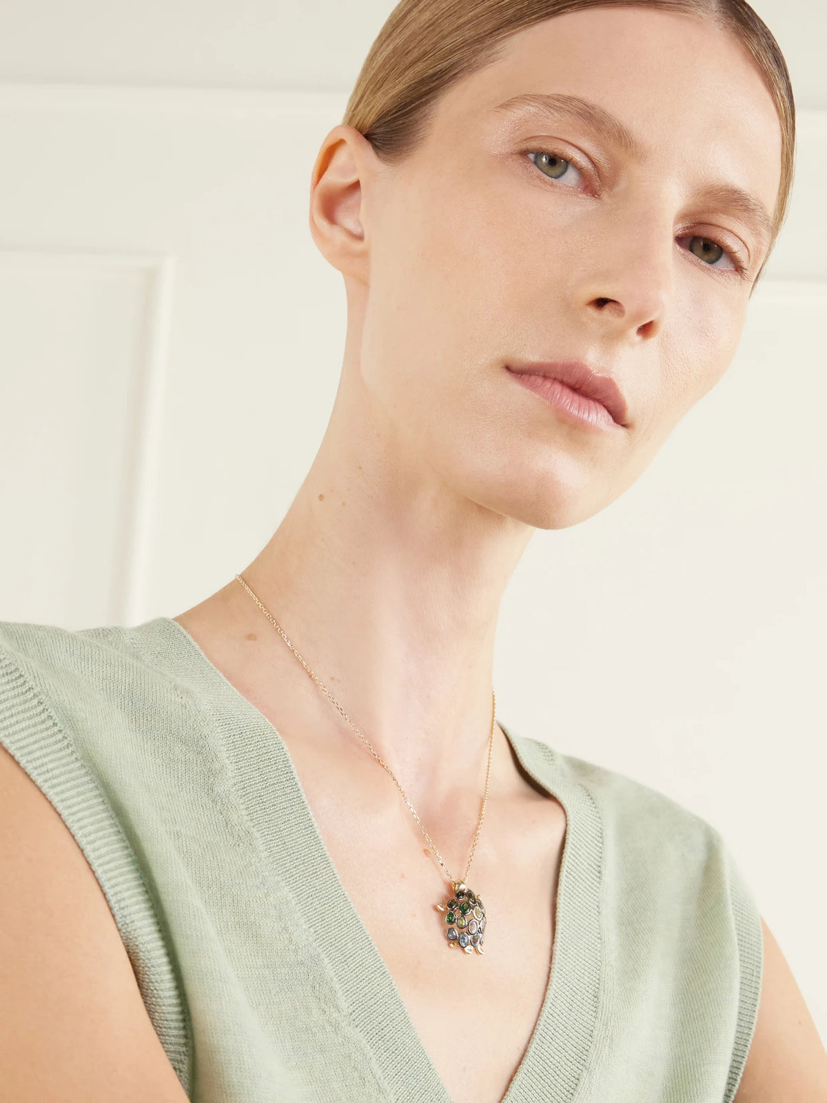 Image of Necklaces. Product name - Tortue 9-karat Gold Multi-stones Necklace in Green colour by brand - Yvonne Léon