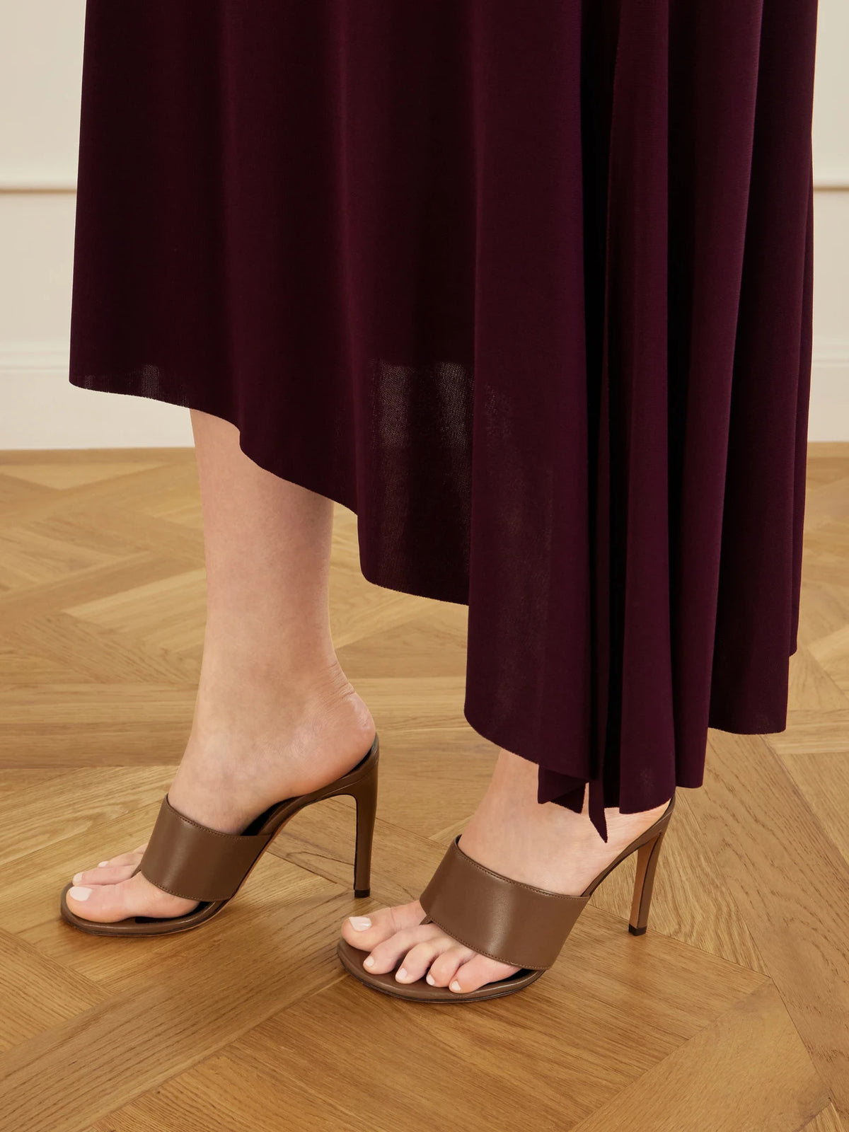 Snug Leather Thong Sandals