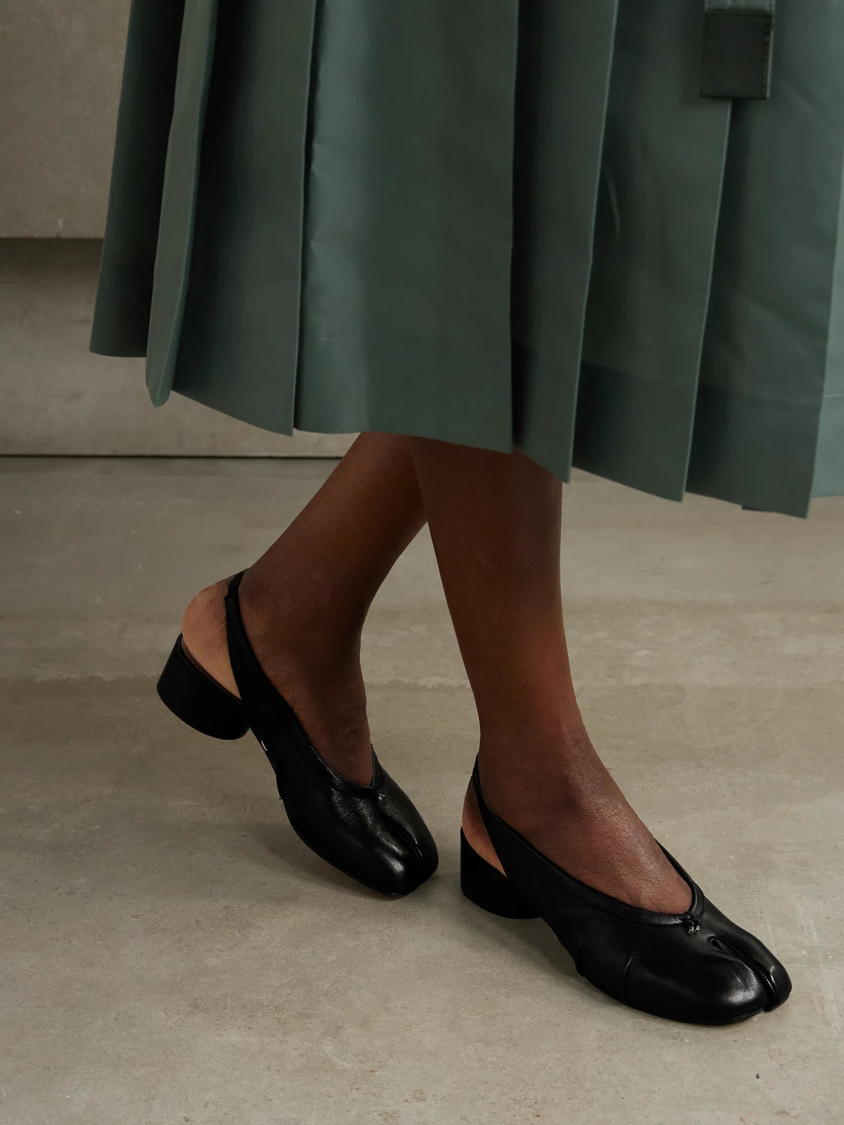 Tabi Split-toe Leather Slingback Pumps
