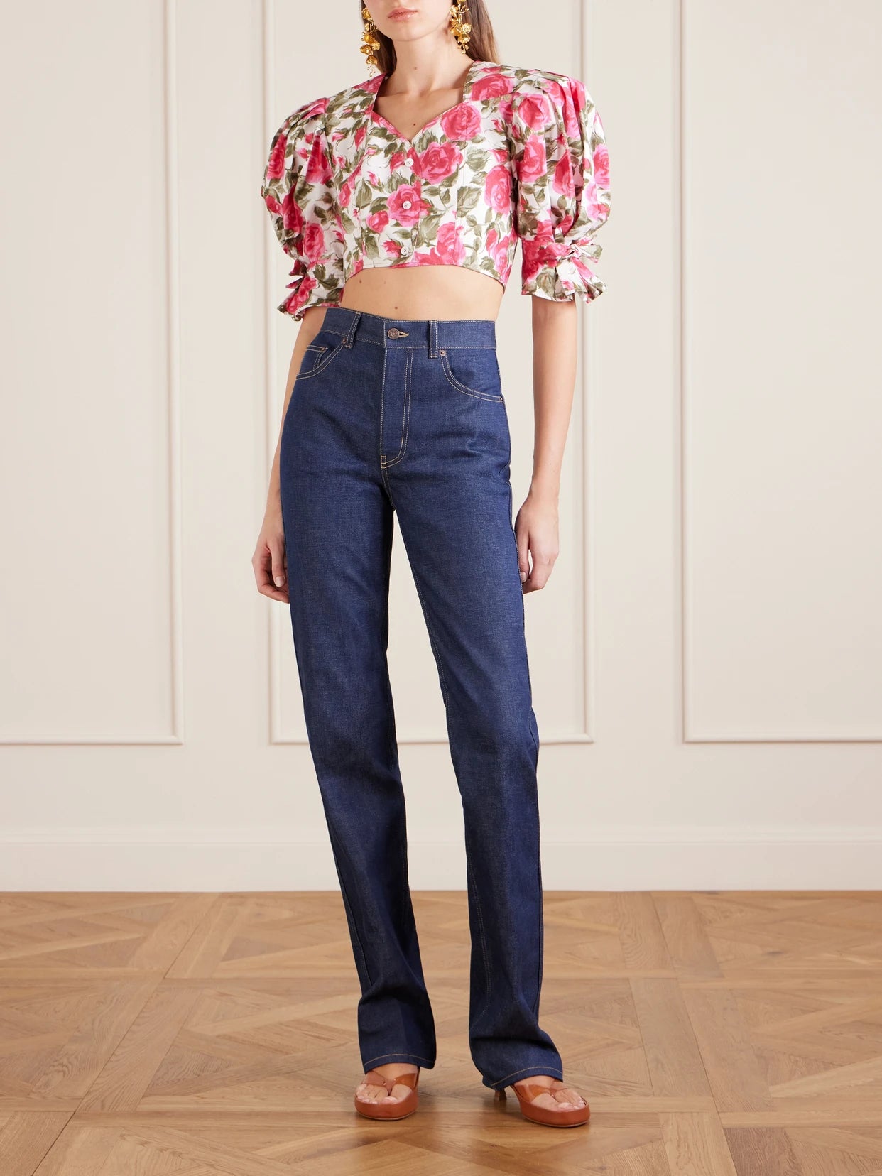 Image of a model wearing Tops. Product name - Cropped Floral-print Cotton-poplin Top in Pink colour by brand - Chloé
