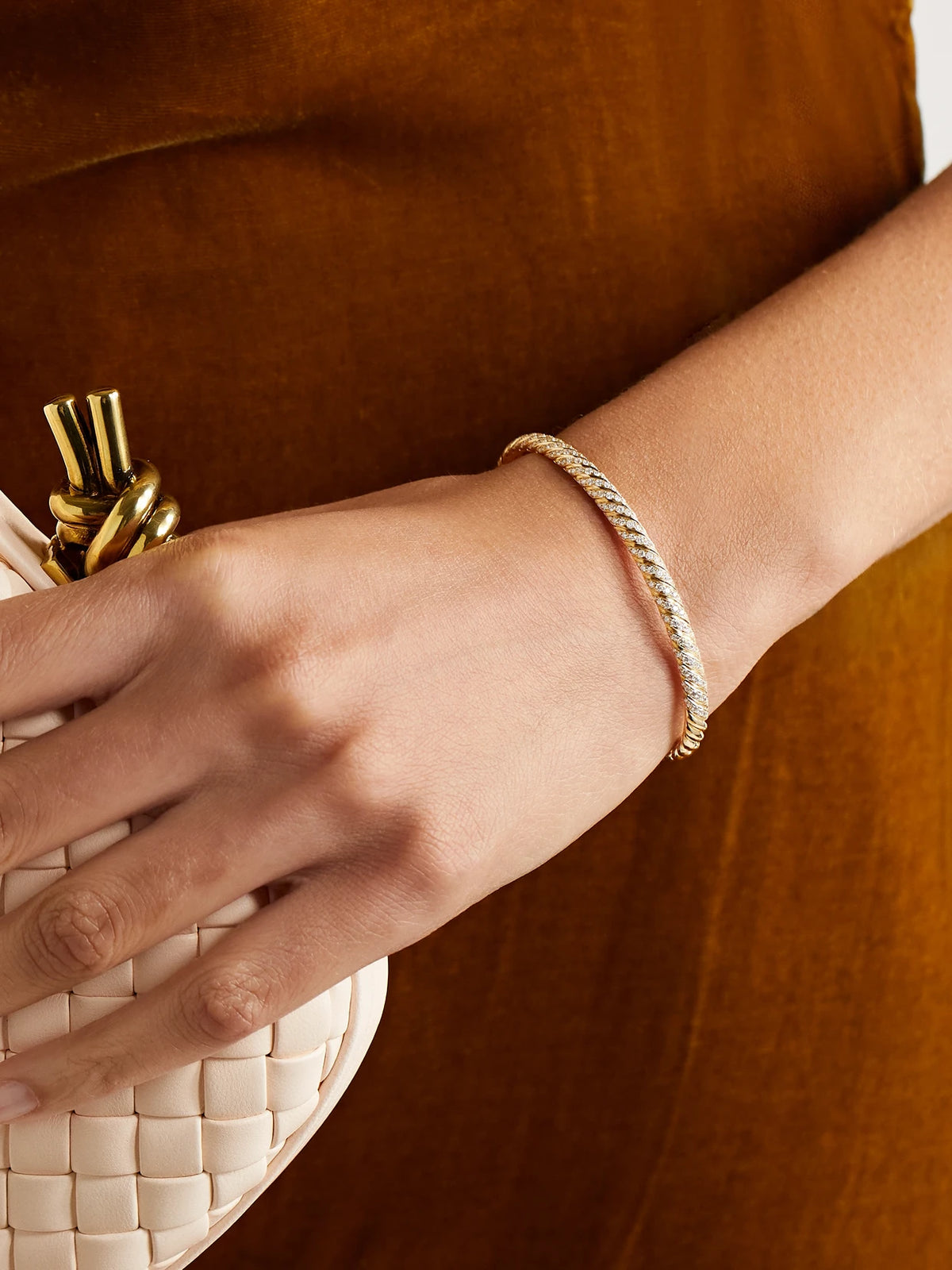 Image of Bracelets. Product name - Sculpted Cable 18-karat Gold Diamond Bangle in Multi colour by brand - David Yurman