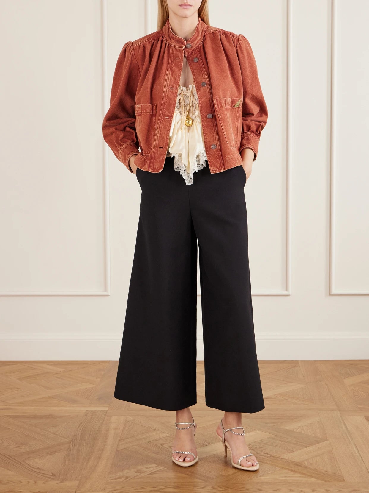 Image of a model wearing Pants. Product name - Wide-leg Wool Crepe Pants in Black colour by brand - Chloé