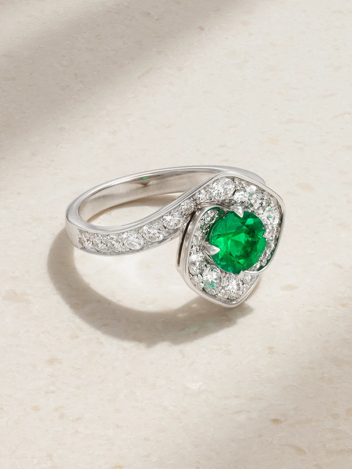 Frozen Kiss 18-karat White Gold, Diamond And Emerald Ring