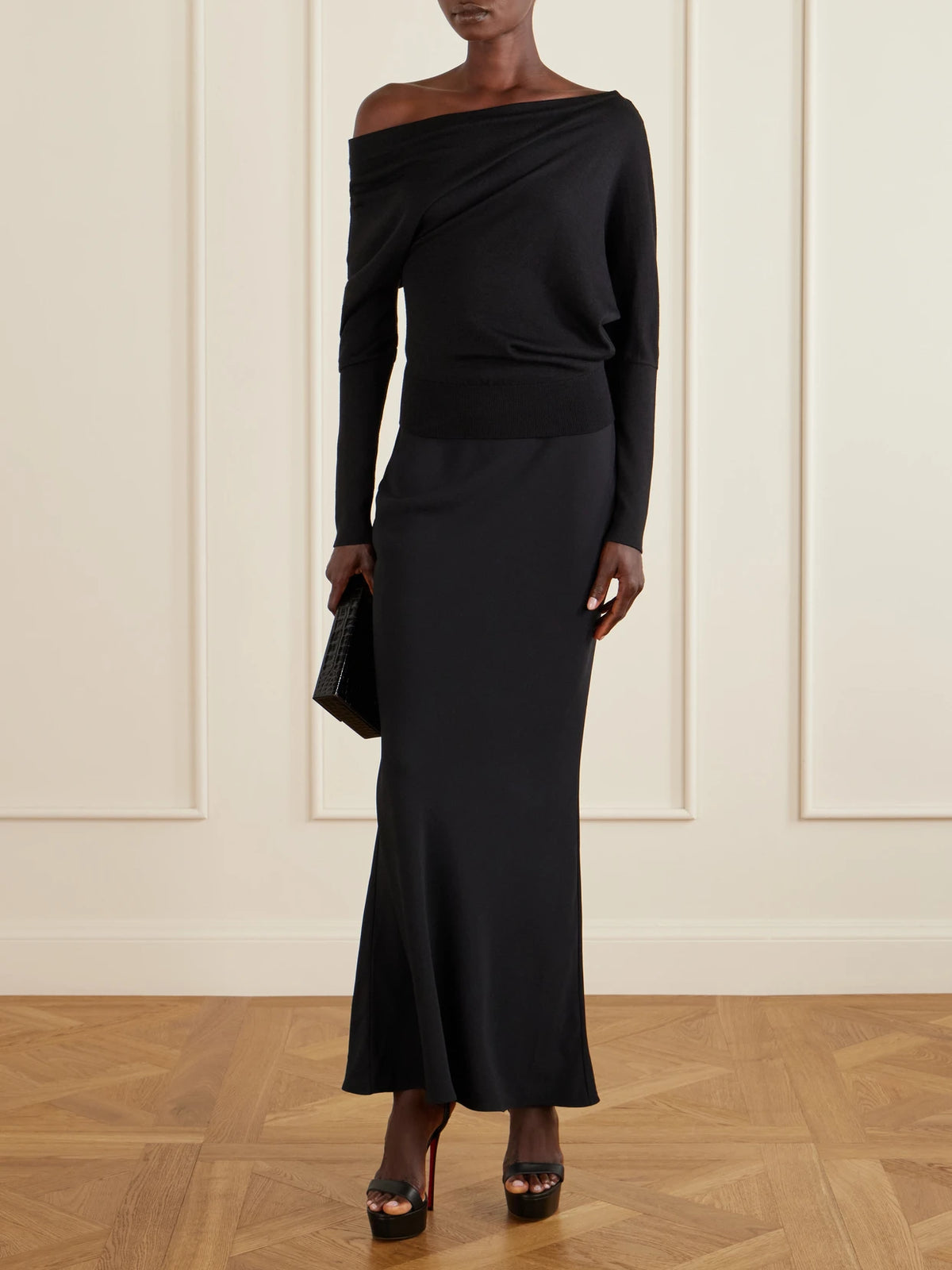 Image of Heels. Product name - Loubi Queen Alta 150 Leather Platform Pumps in Black colour by brand - Christian Louboutin