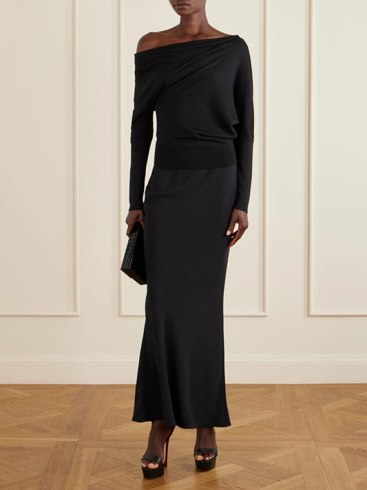 Image of Heels. Product name - Loubi Queen Alta 150 Leather Platform Pumps in Black colour by brand - Christian Louboutin