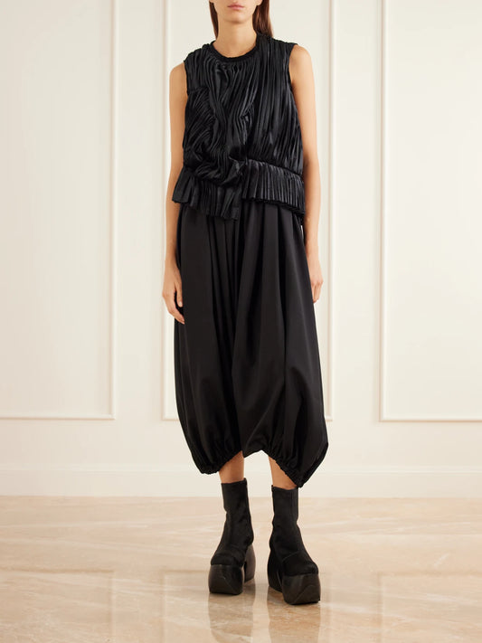 Image of a model wearing Pants. Product name - Pleated Wool-canvas Wide-leg Pants in Black colour by brand - Comme des Garçons