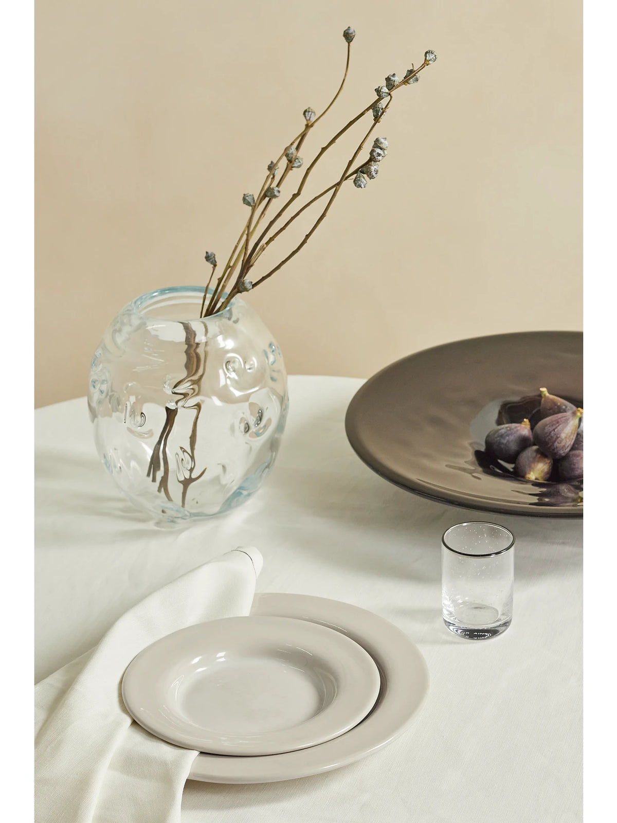 Image of Tableware. Product name - + Sophia Roe S. r Collection Set Of Four Ceramic Dessert Plates in Off-white colour by brand - LOUISE ROE