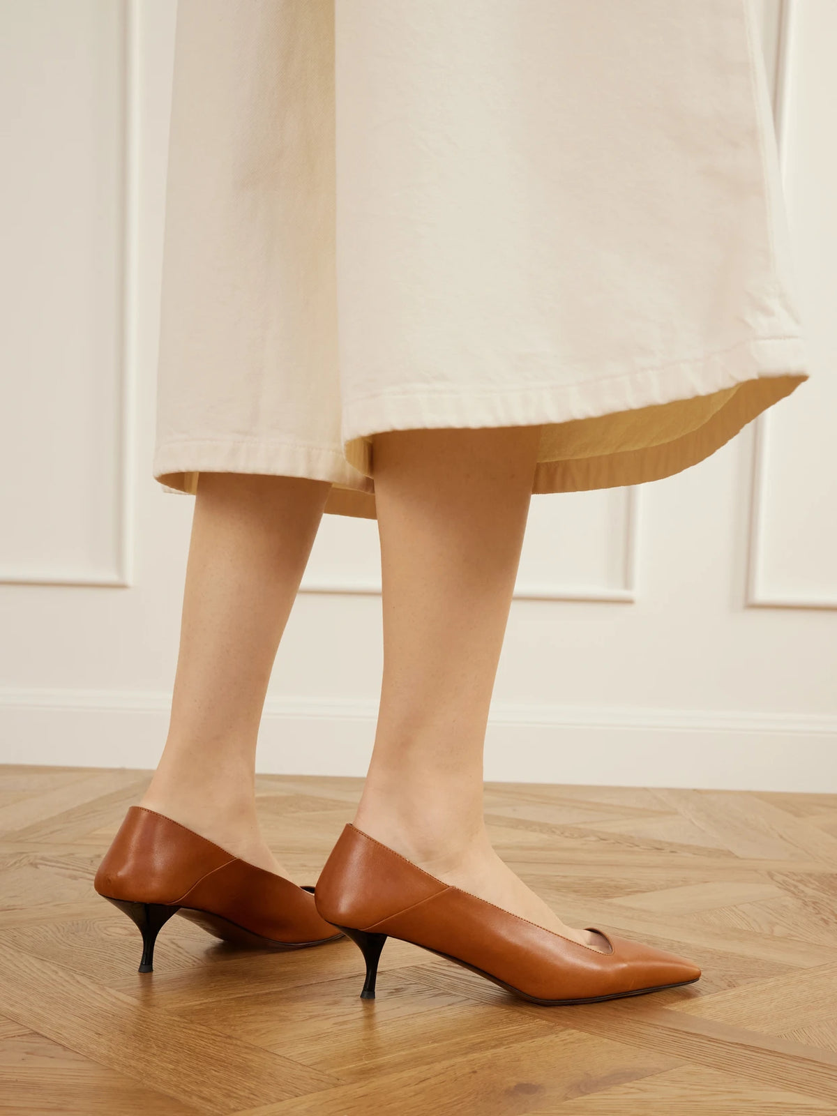 NEOUS Tasha Leather Pumps