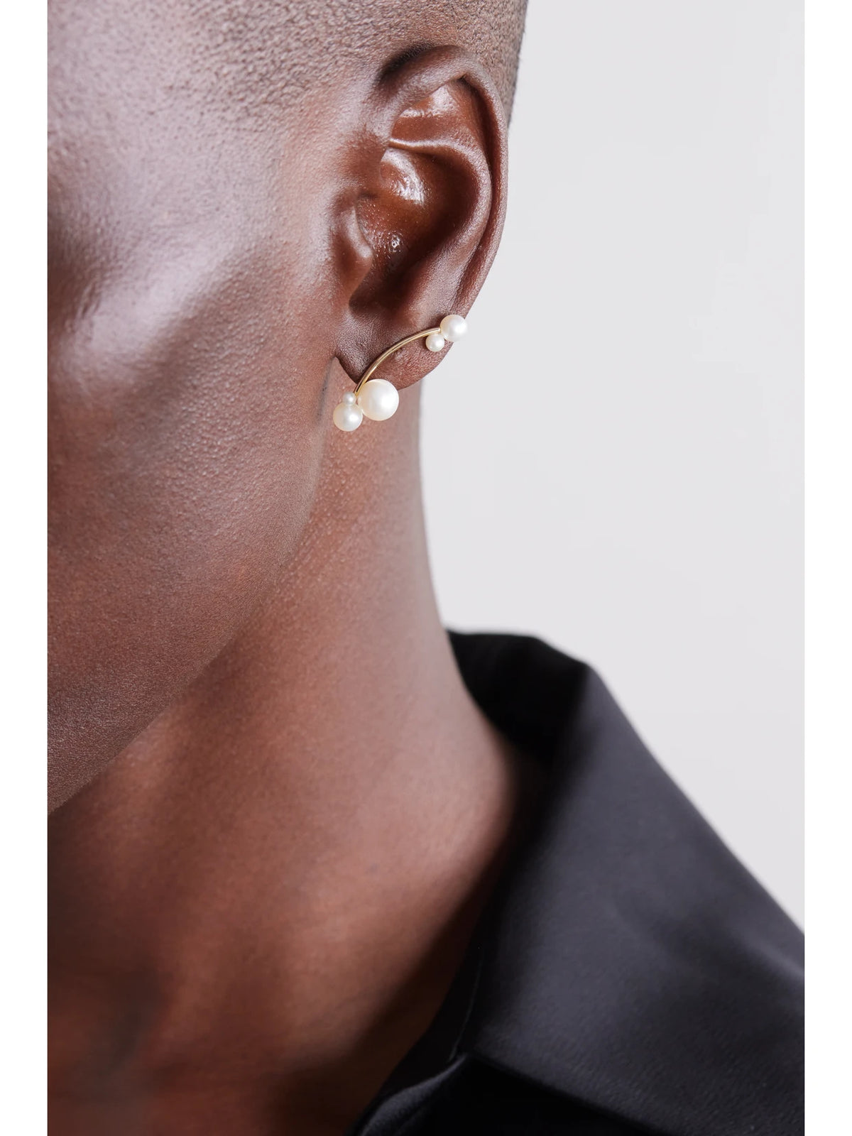 Image of Earrings. Product name - Stellari 14-karat Recycled Gold Pearl Single Earring in Multi colour by brand - Sophie Bille Brahe