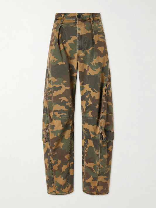 Image of a model wearing Pants. Product name - Flight Printed Mid-rise Straight-leg Cotton-blend Twill Cargo Pants in Green colour by brand - Citizens of Humanity