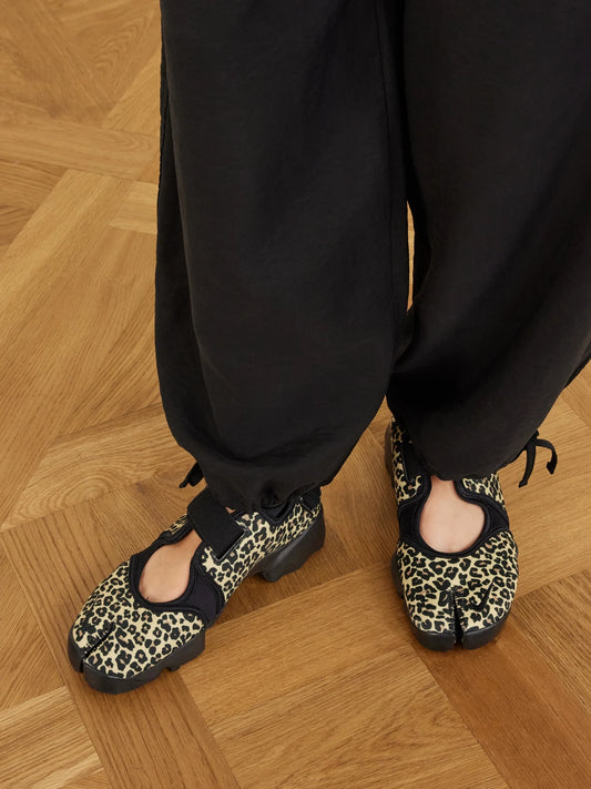 Air Rift Animal-print Mesh Split-toe Sneakers