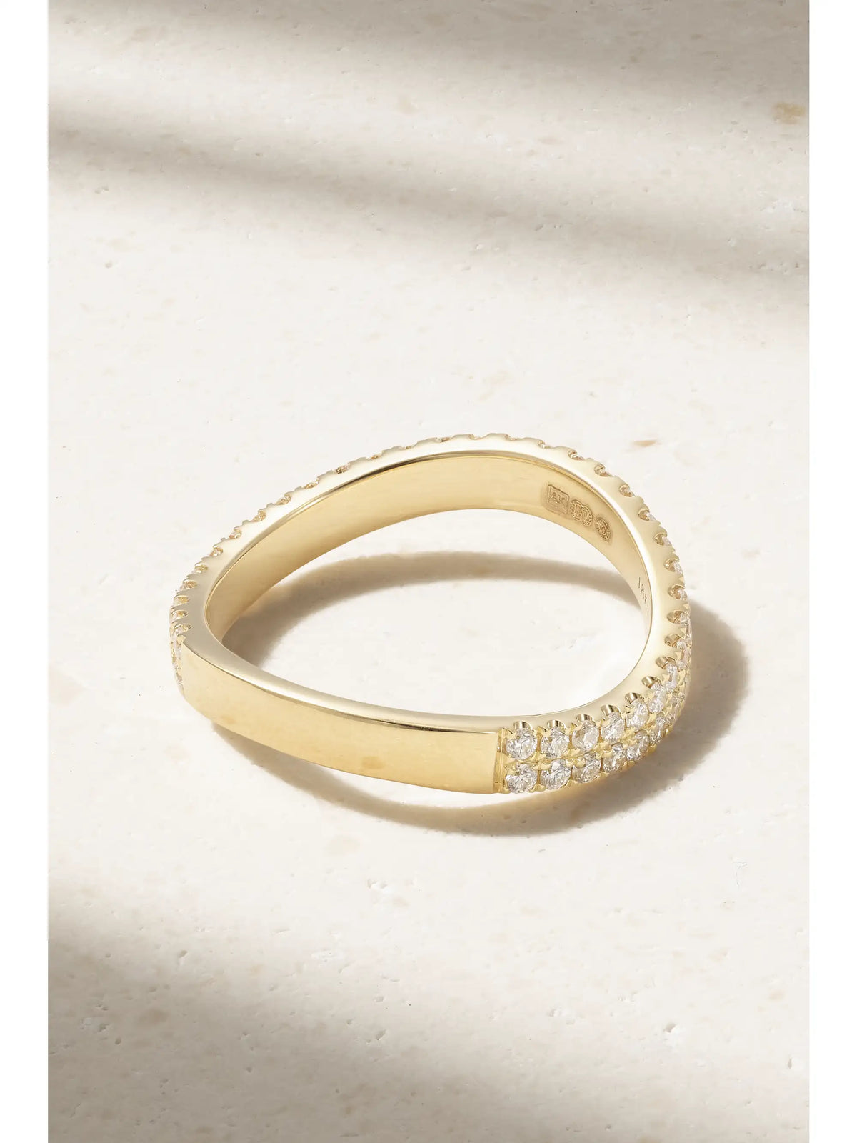 Curved 18-karat Gold Diamond Ring
