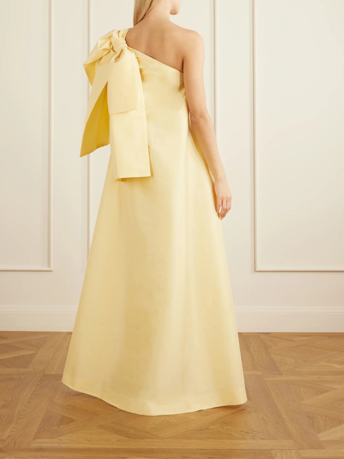 Winnette One-shoulder Crepe Gown