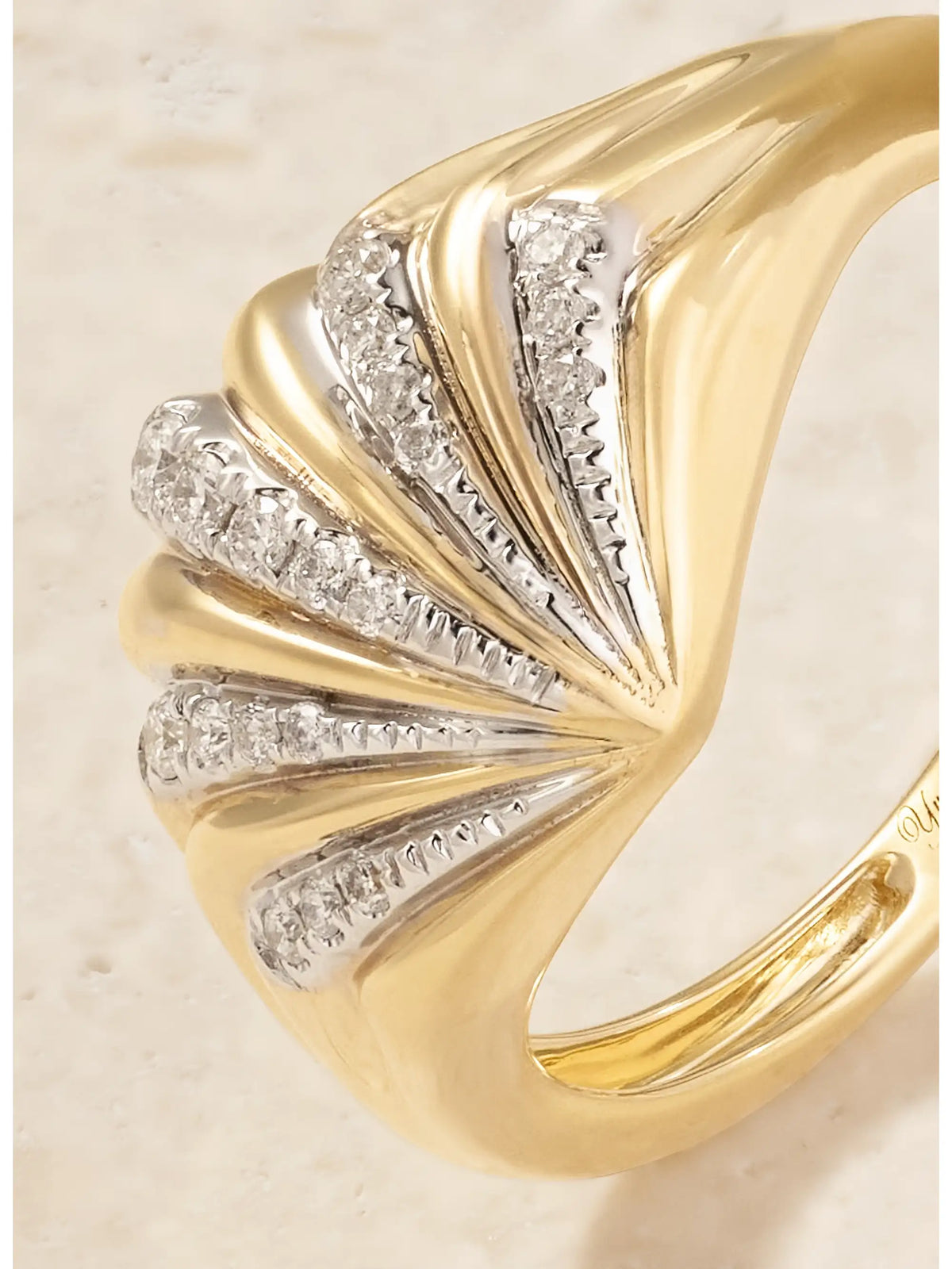 Baby Chevalière Coquillage 9-karat Gold Diamond Ring