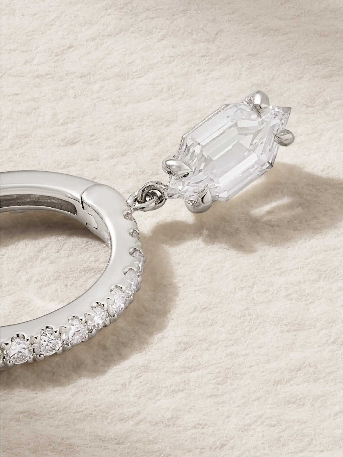 Huggies 18-karat White Gold Diamond Single Earring