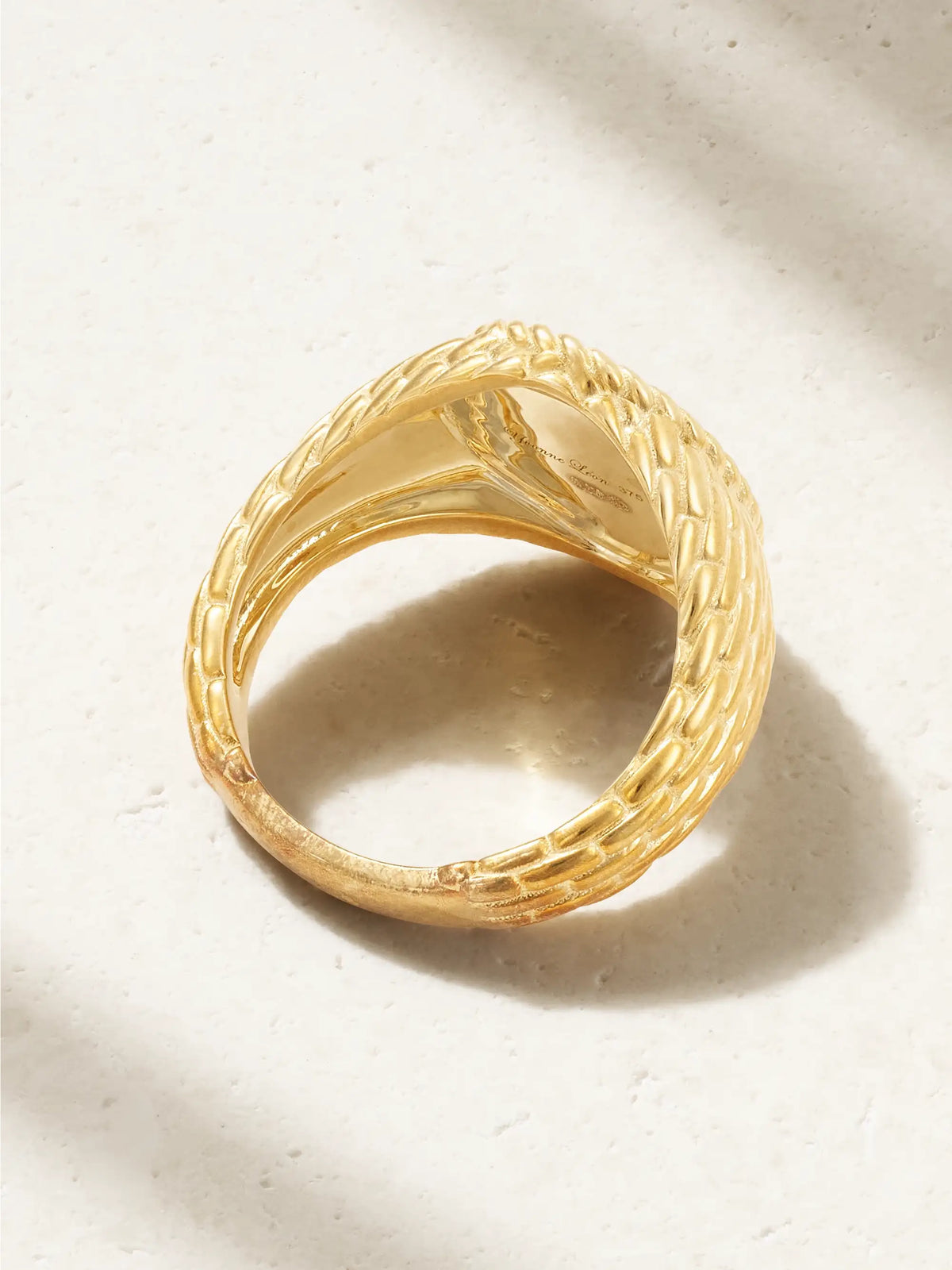 Chevaliere Ovale Cannage 9-karat Gold Diamond Signet Ring