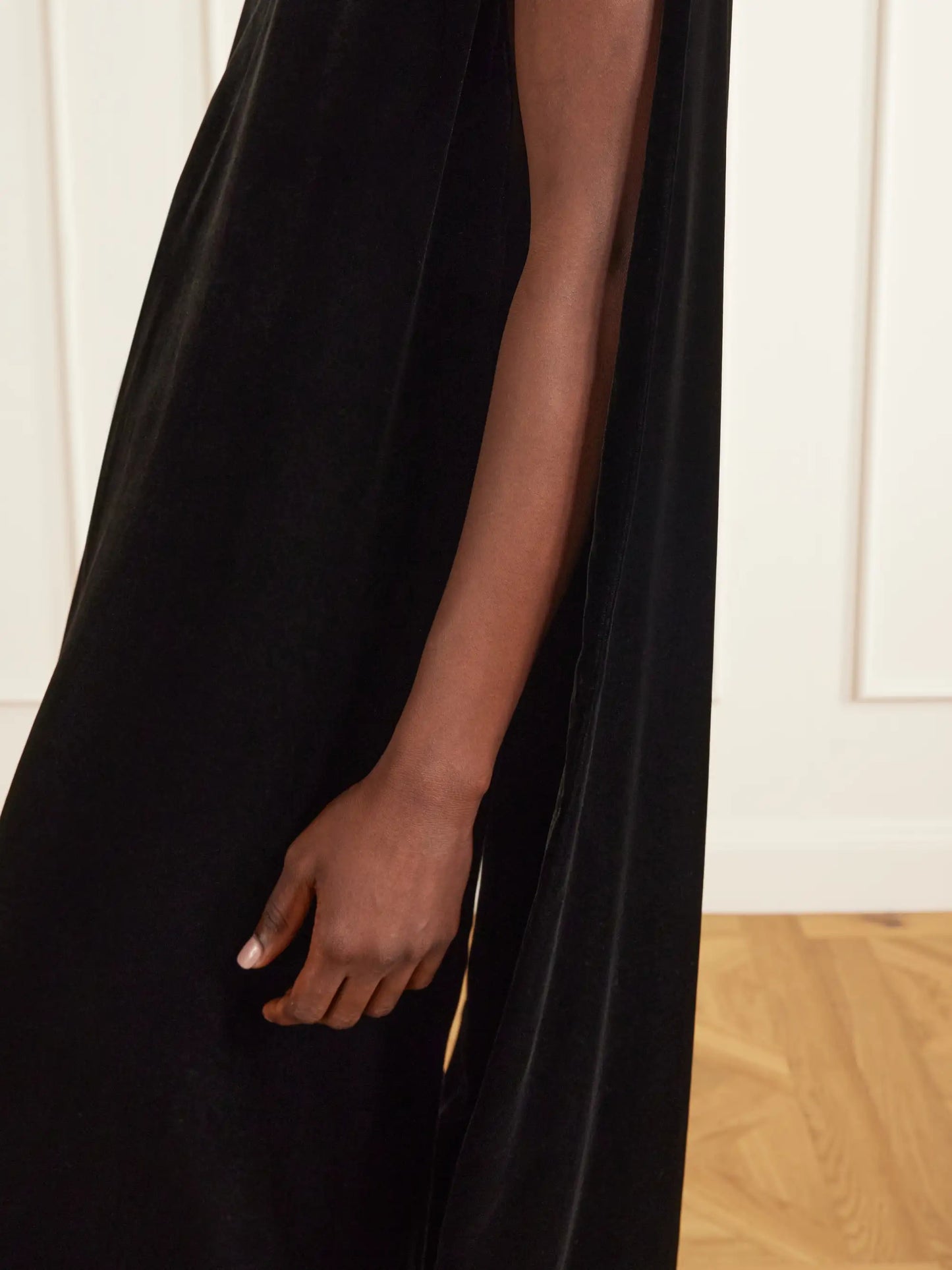 Kaely Velvet Midi Dress