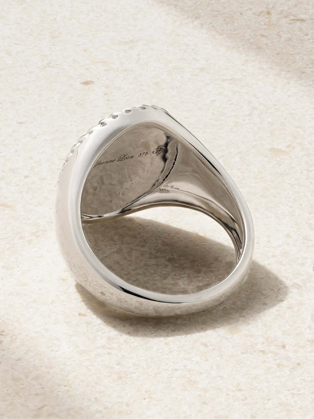 Chevalière Ovale 9-karat White Gold, Mother-of-pearl And Diamond Signet Ring