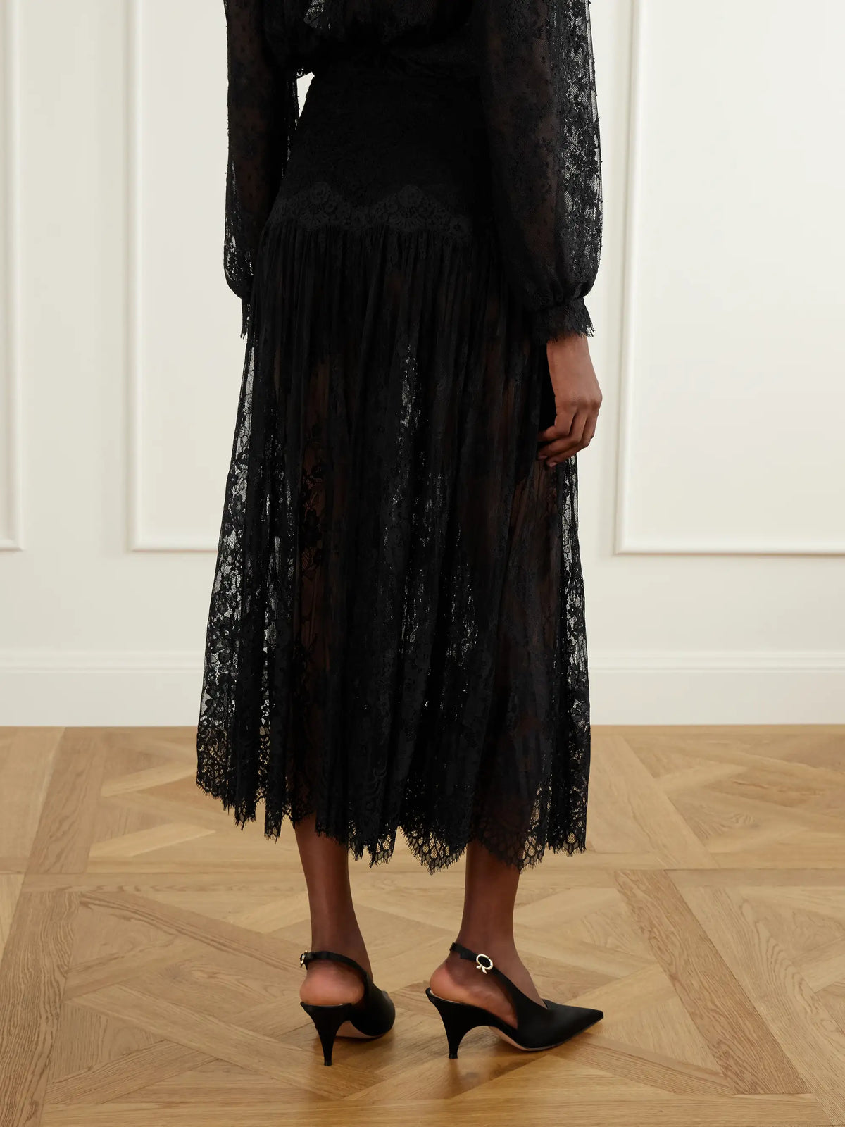 DÔEN Giorgine Scalloped Lace Midi Skirt