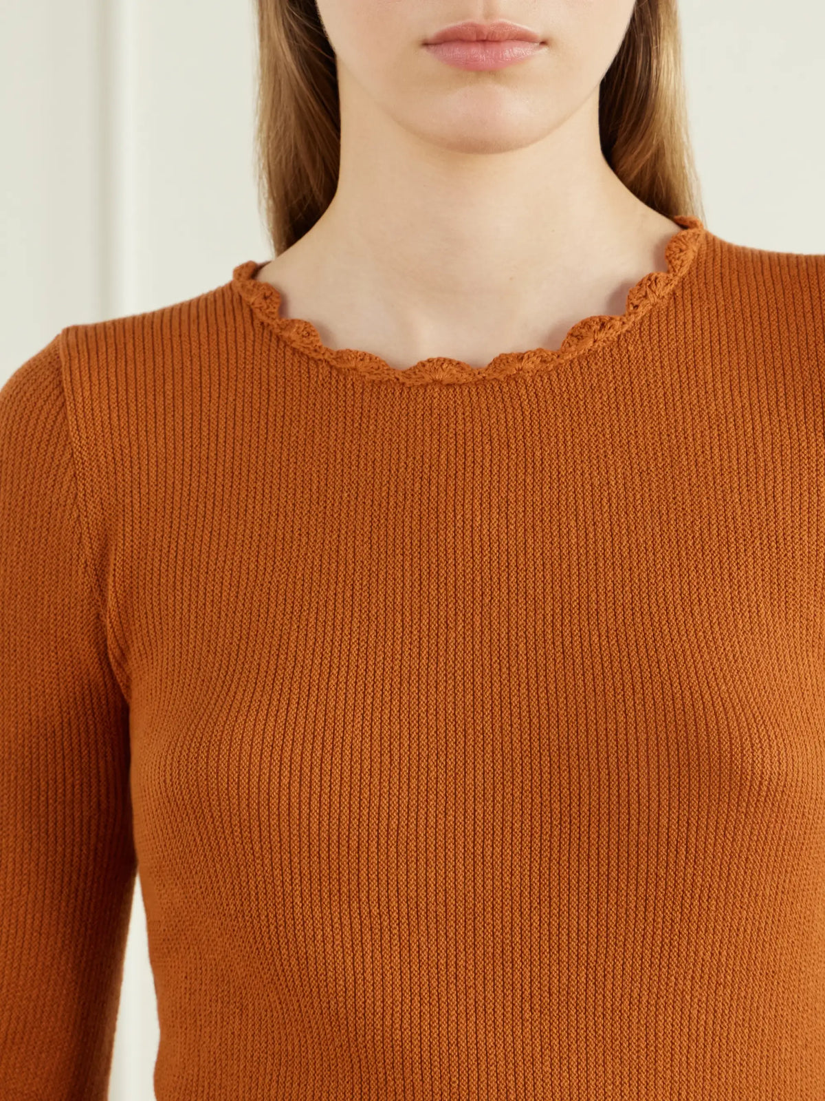 ESCVDO Bernabe Scalloped Ribbed Cotton Sweater