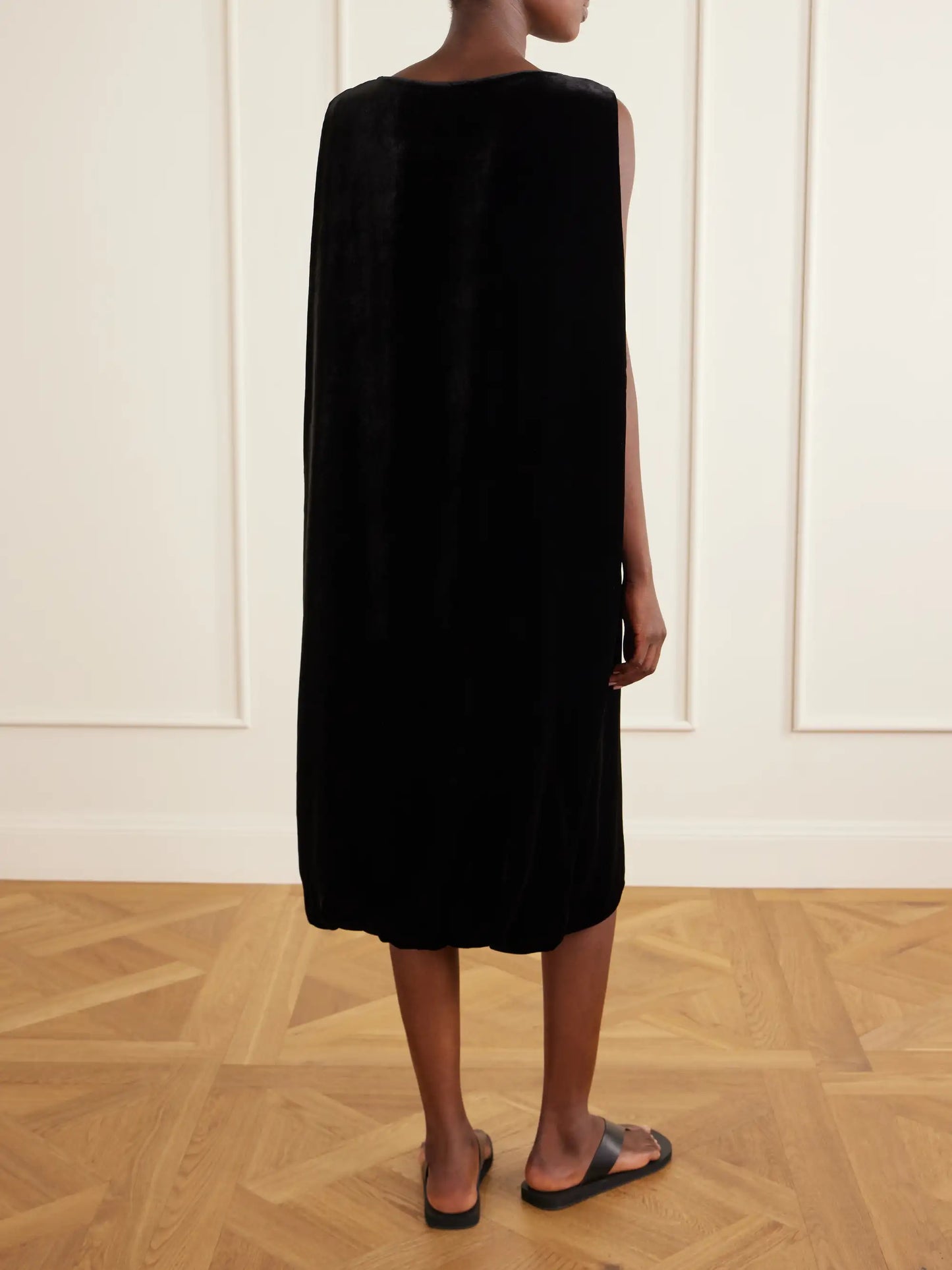 Kaely Velvet Midi Dress