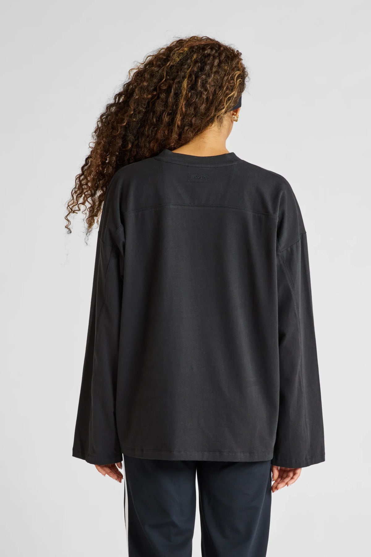 Oversized V-Neck Long Sleeve (Black)