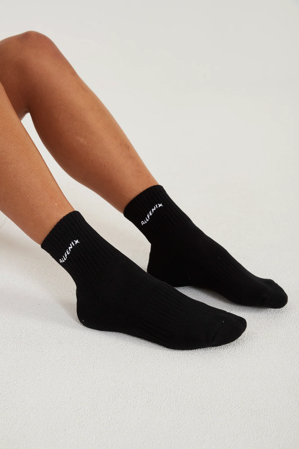 Waves Socks (Black)