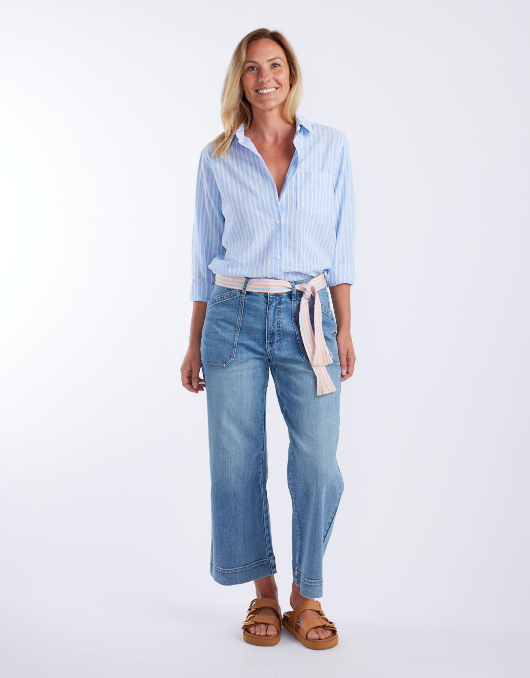 White & Co. Catalina Cropped Wide Leg Jeans (Mid Wash)