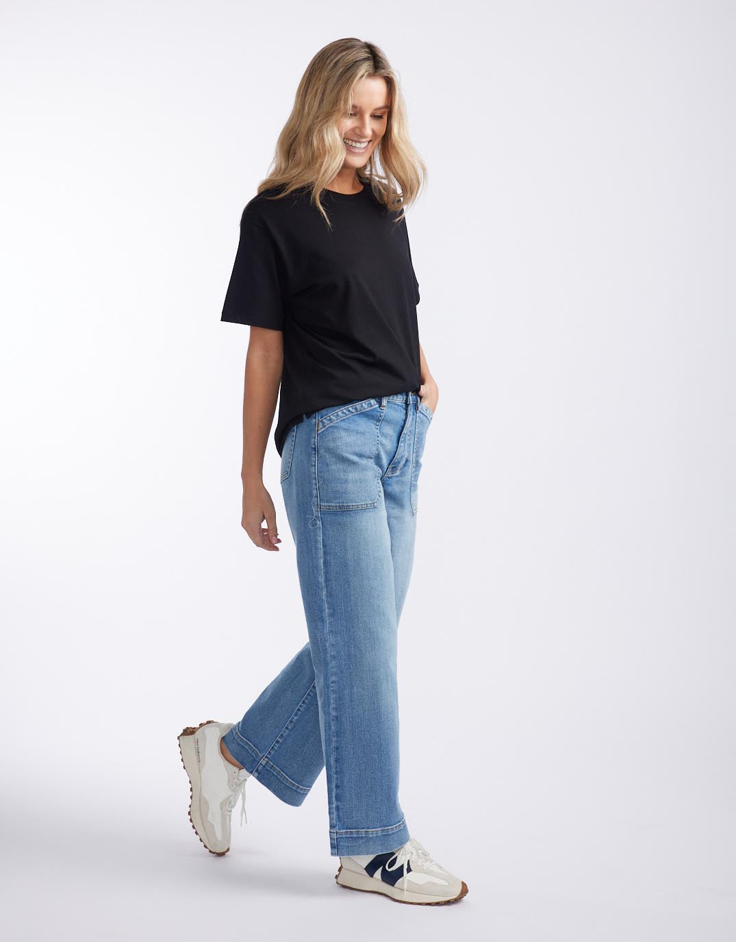White & Co. Boyfriend Tee (Black)