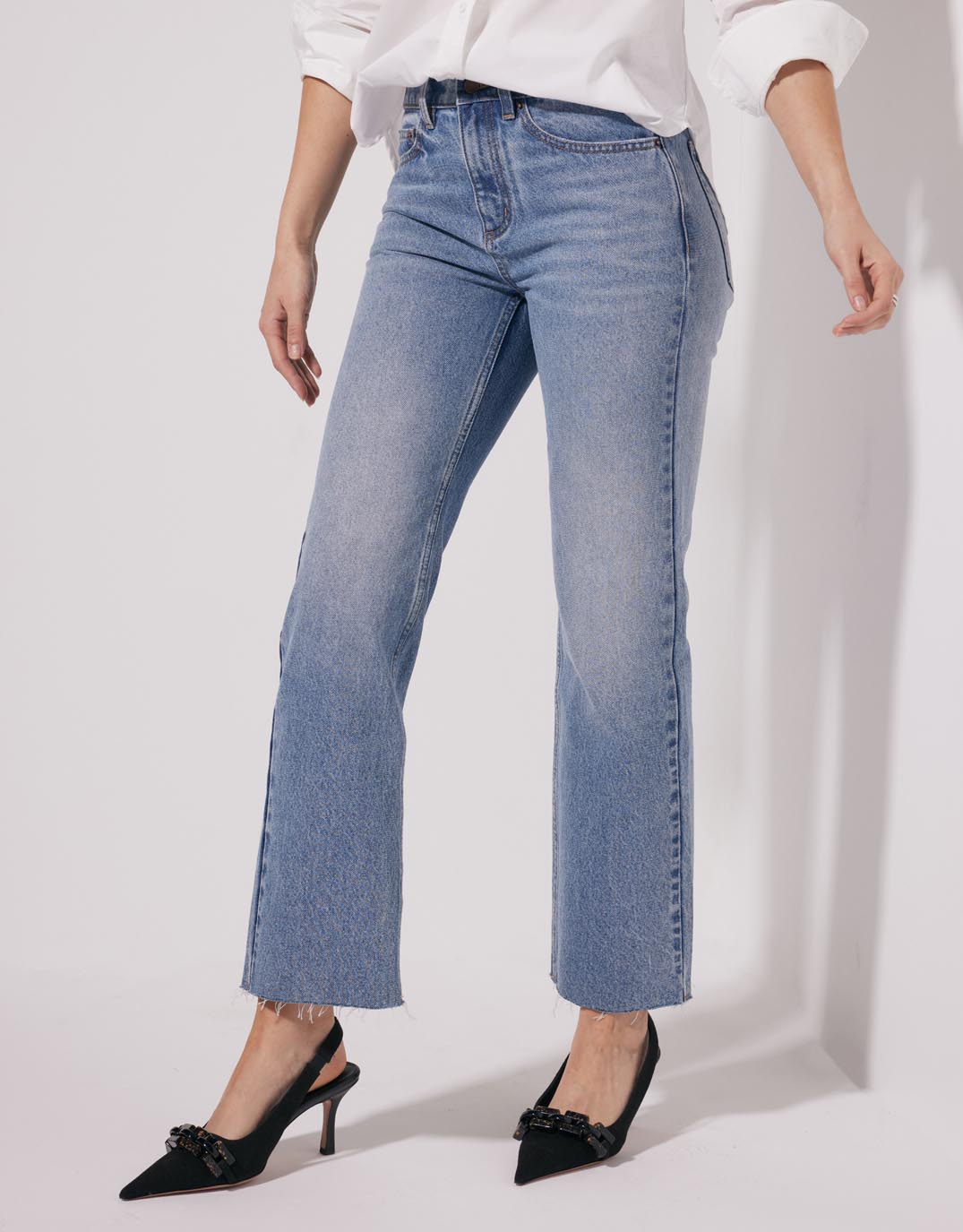 White & Co. Charlotte Straight Leg Jean (Mid Wash)