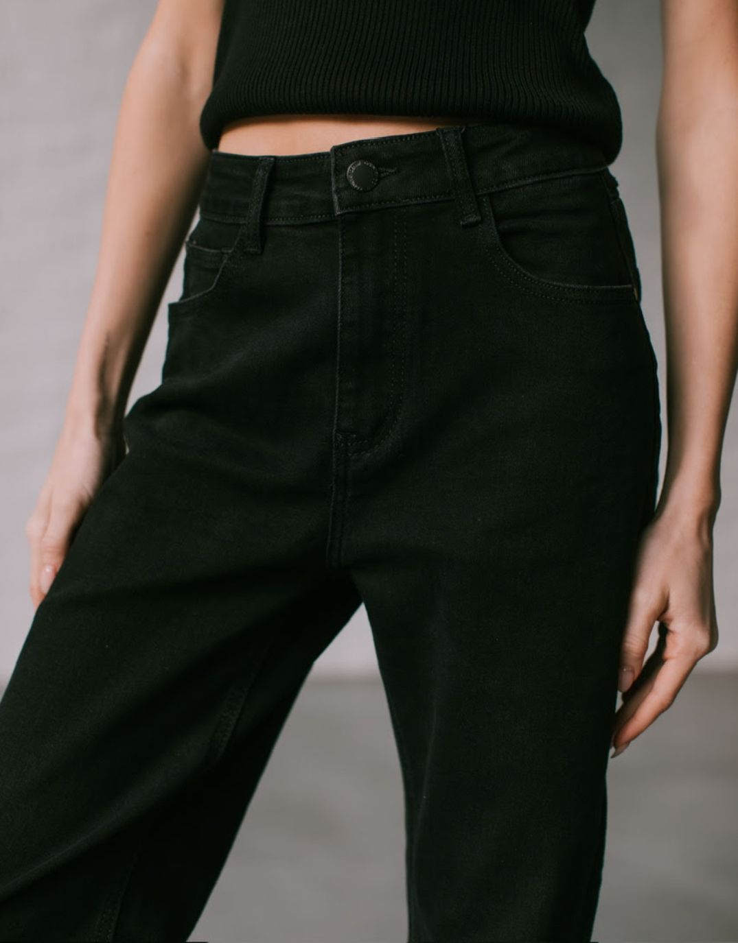 Dara Straight Jean - (Black)