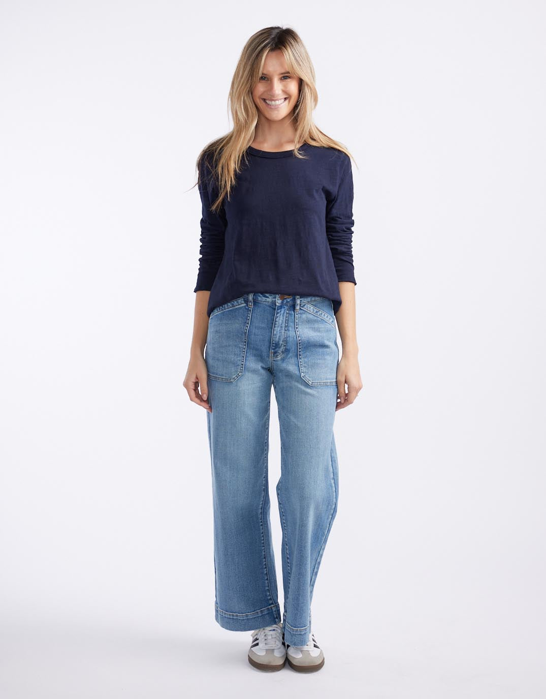 White & Co. Essential Scoop Hem Long Sleeve T-shirt (Navy)