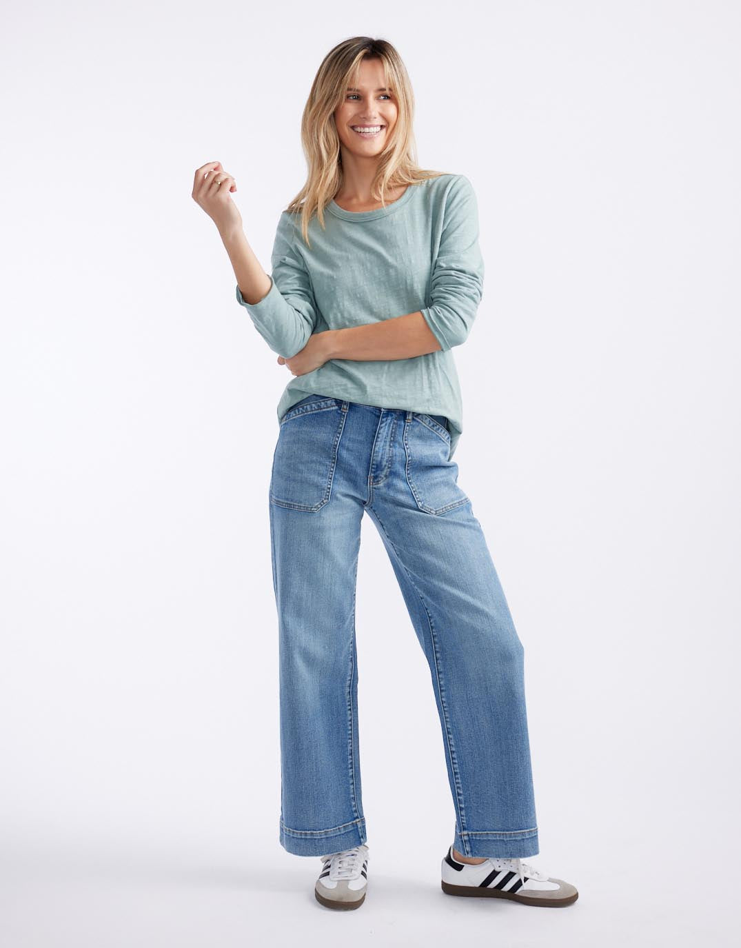 White & Co. Essential Scoop Hem Long Sleeve T-shirt (Sage)