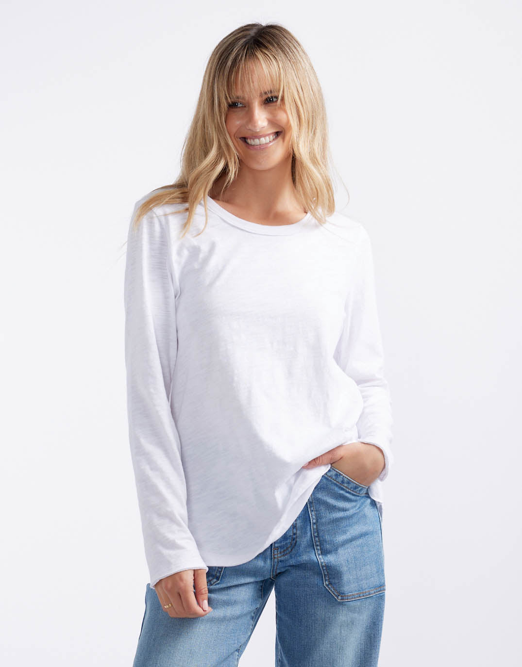 White & Co. Essential Scoop Hem Long Sleeve T-shirt (White)