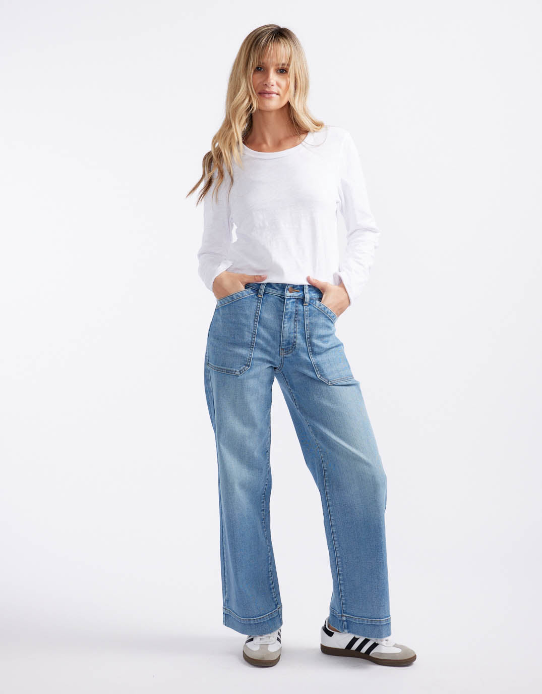 White & Co. Essential Scoop Hem Long Sleeve T-shirt (White)