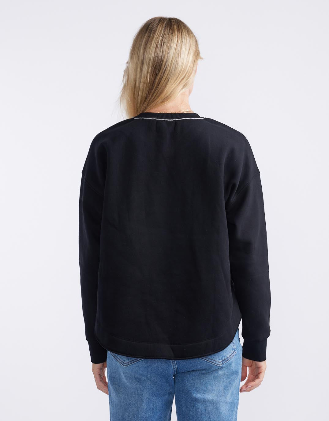 White & Co. Monogram Fleece Scoop Hem Sweat (Black)