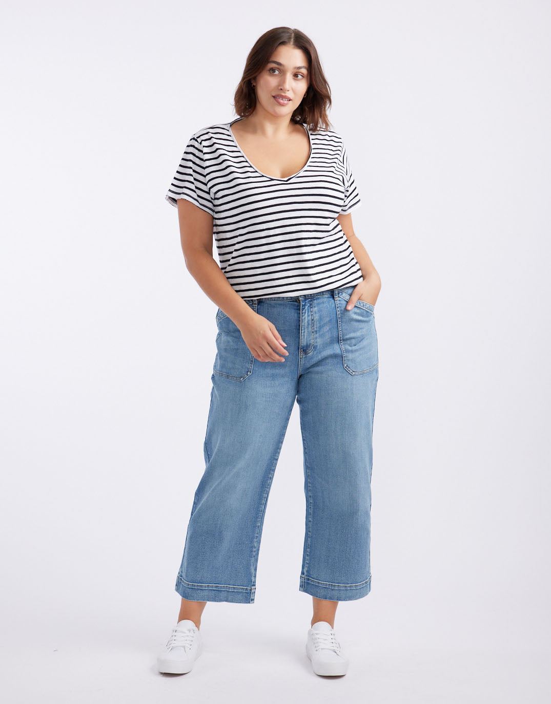 White & Co. Catalina Cropped Wide Leg Jeans (Mid Wash)