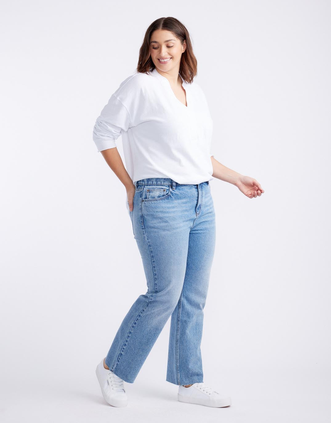 White & Co. Charlotte Straight Leg Jean (Mid Wash)
