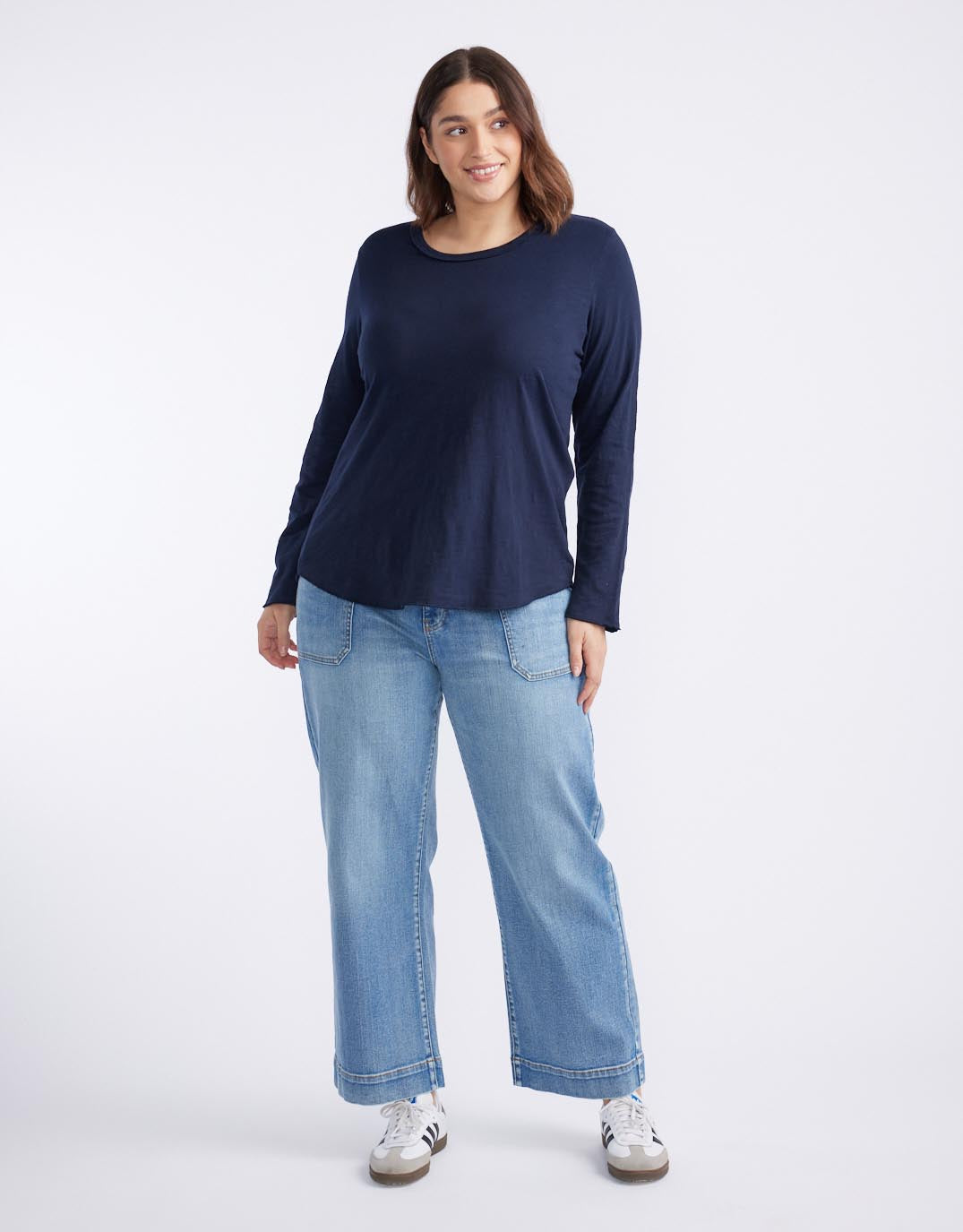 White & Co. Essential Scoop Hem Long Sleeve T-shirt (Navy)