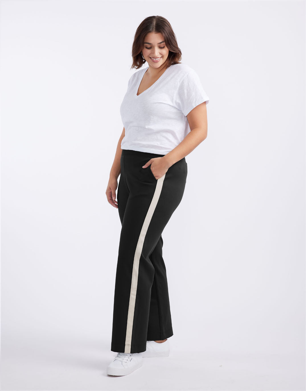 White & Co. Timeless Straight Leg Ponte Pant (Black/Natural)