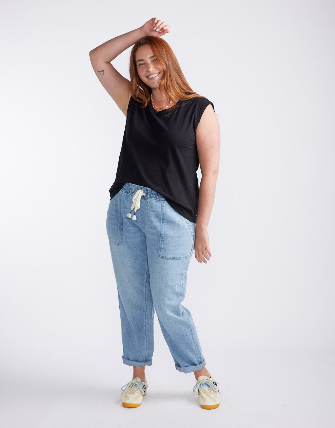 White & Co. Scoop Hem Tank (Black)