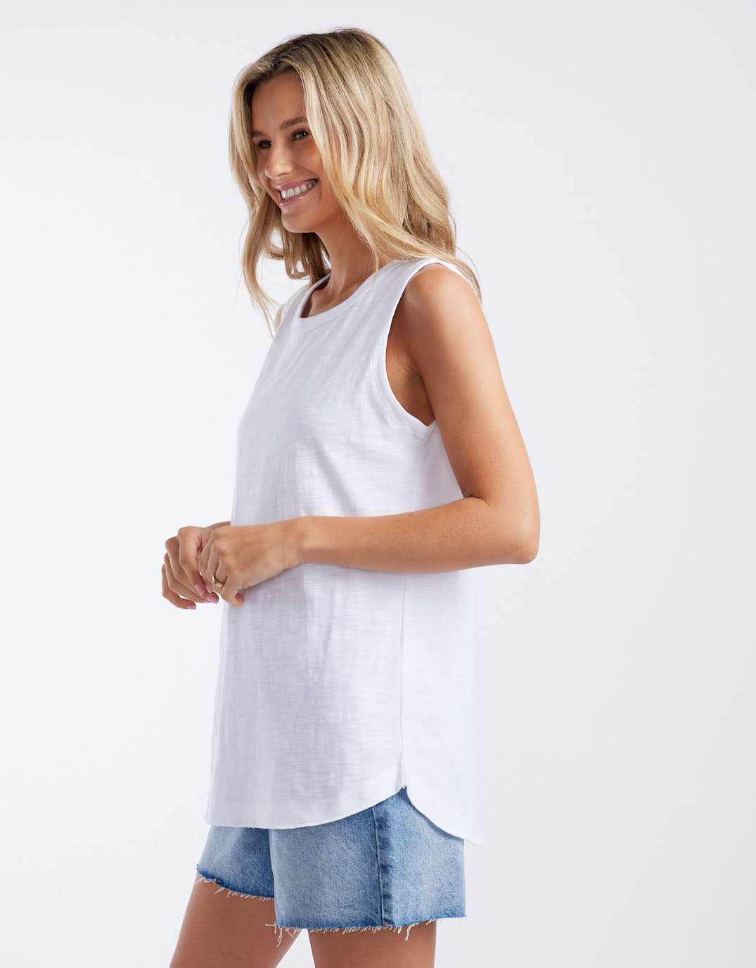 White & Co. Scoop Hem Tank (White)